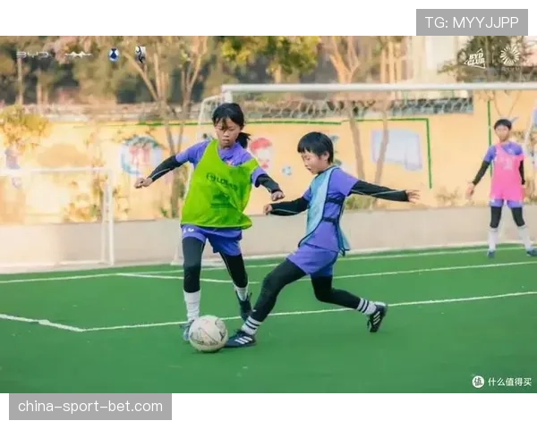 英超“足球梦想”项目走进社区,万名青少年受益